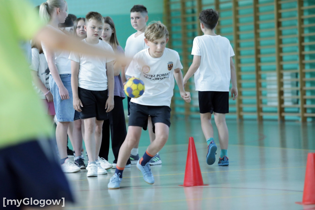 Zajęcia z piłki ręcznej w Szkole Podstawowej nr 10