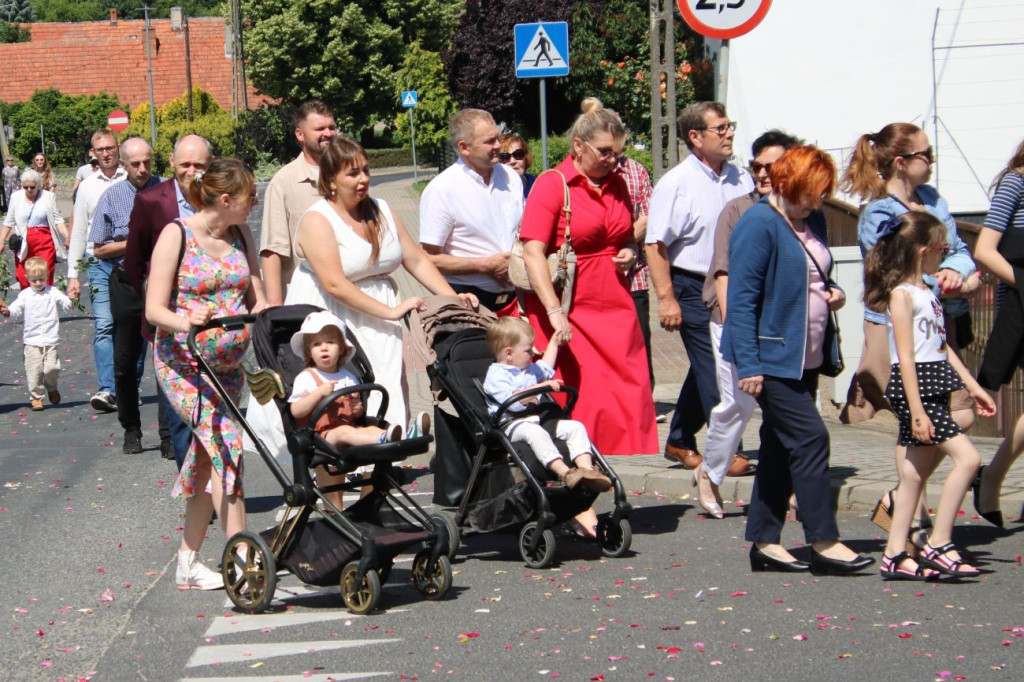 Procesja na ulicach Sławy