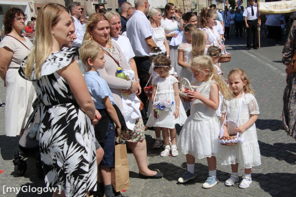Procesja na ulicach Sławy
