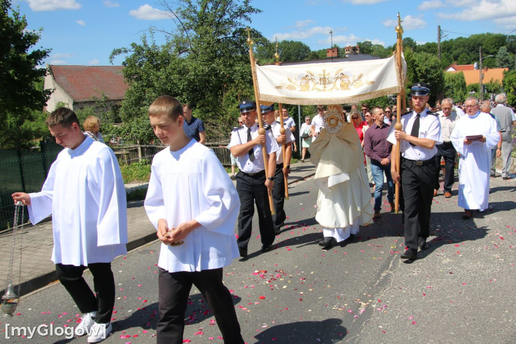 Procesja na ulicach Sławy