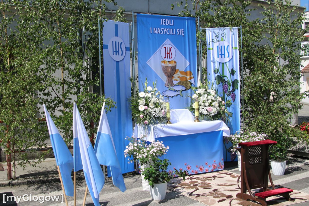 Procesja na ulicach Sławy