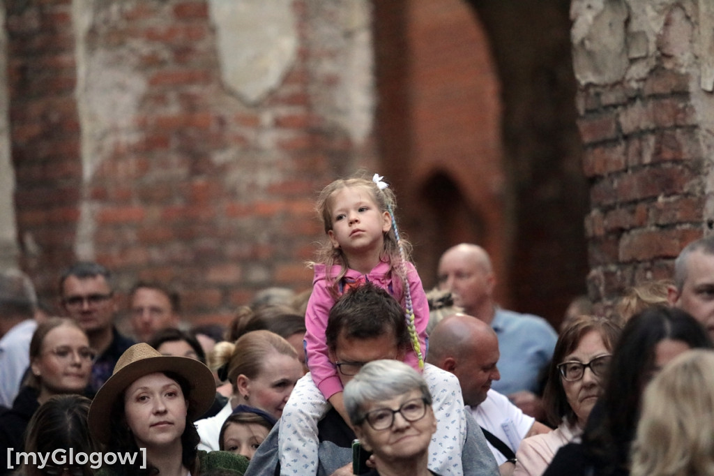 Głogowski Wieczór Chwały w ruinach kościoła