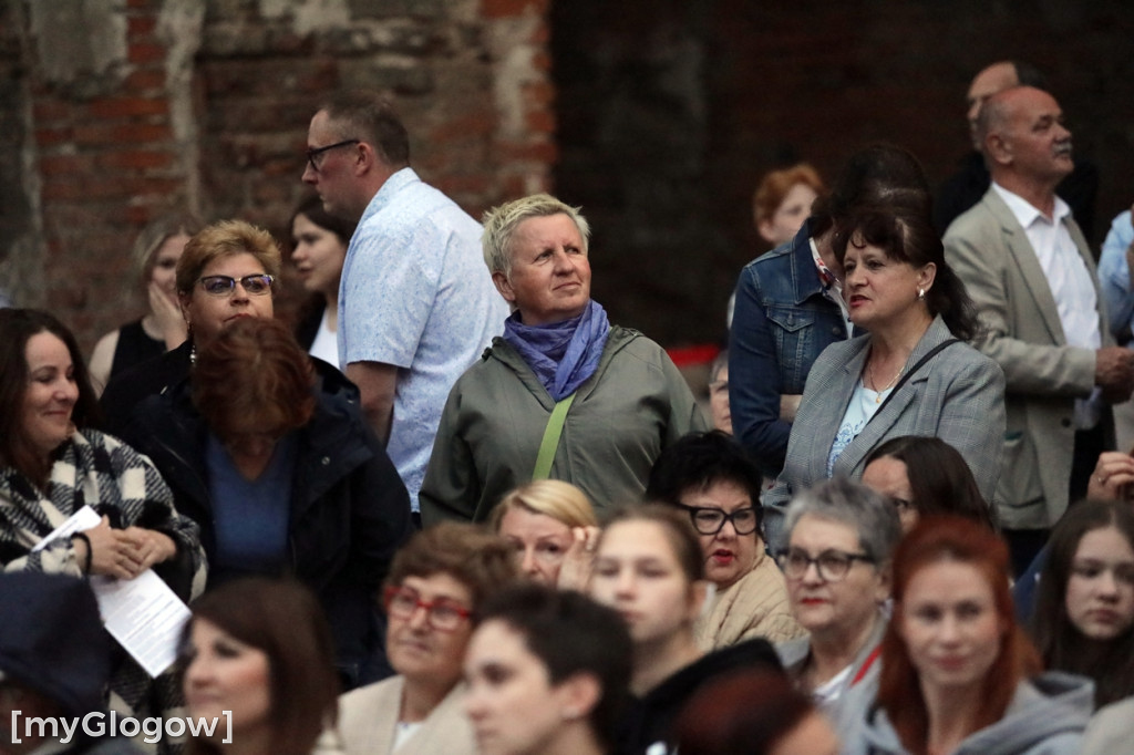 Głogowski Wieczór Chwały w ruinach kościoła