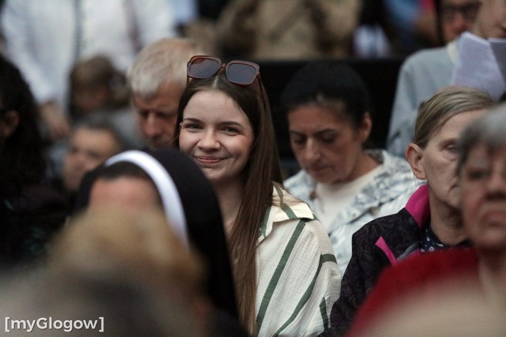 Głogowski Wieczór Chwały w ruinach kościoła