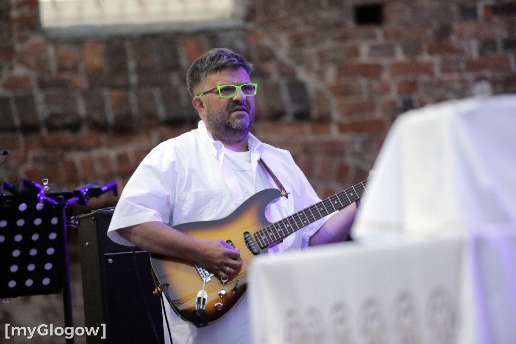 Głogowski Wieczór Chwały w ruinach kościoła