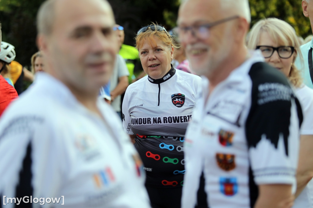 Jadą na rowerach z Głogowa do Częstochowy