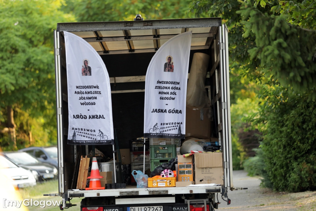 Jadą na rowerach z Głogowa do Częstochowy