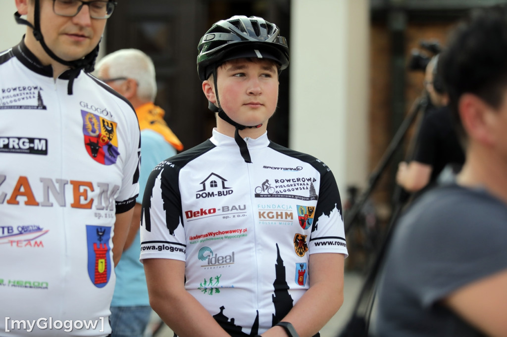 Jadą na rowerach z Głogowa do Częstochowy