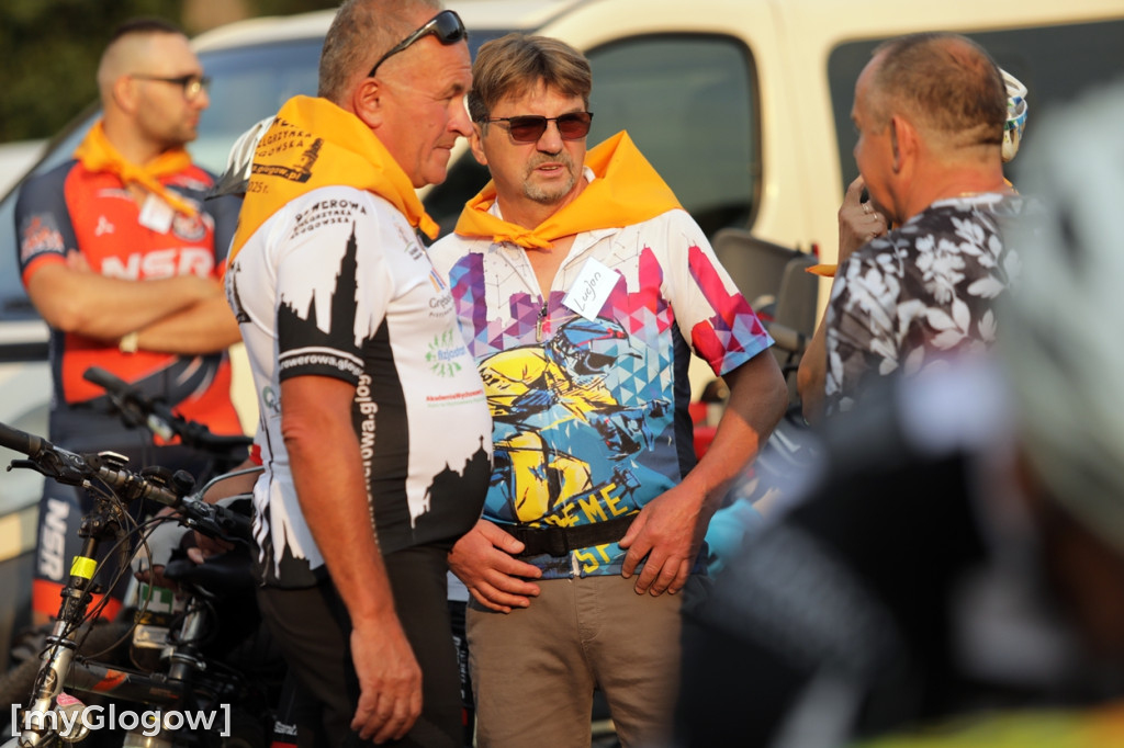 Jadą na rowerach z Głogowa do Częstochowy