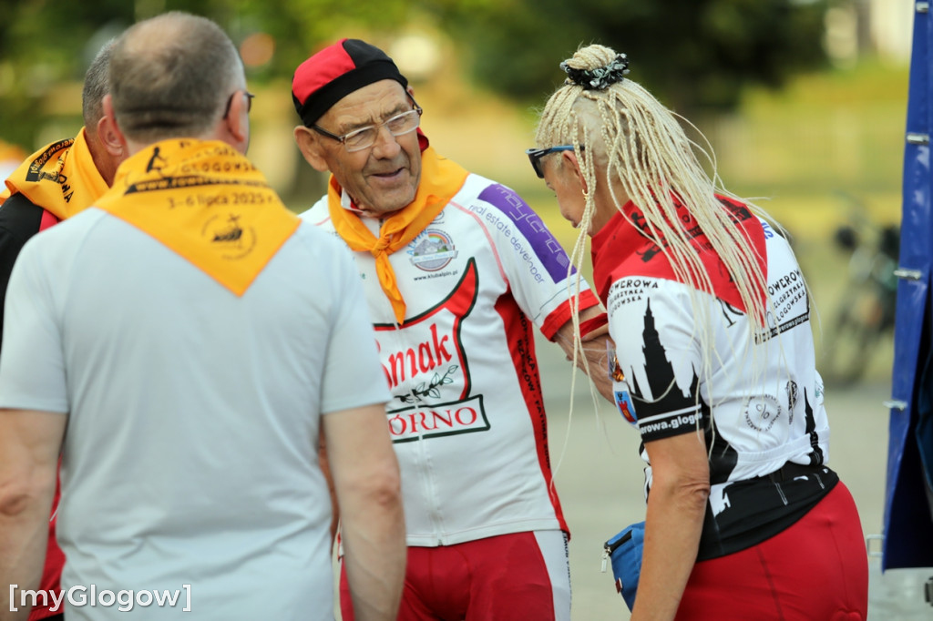 Jadą na rowerach z Głogowa do Częstochowy