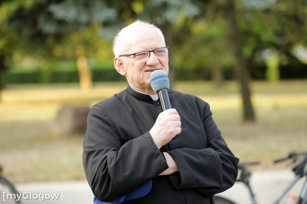 Jadą na rowerach z Głogowa do Częstochowy