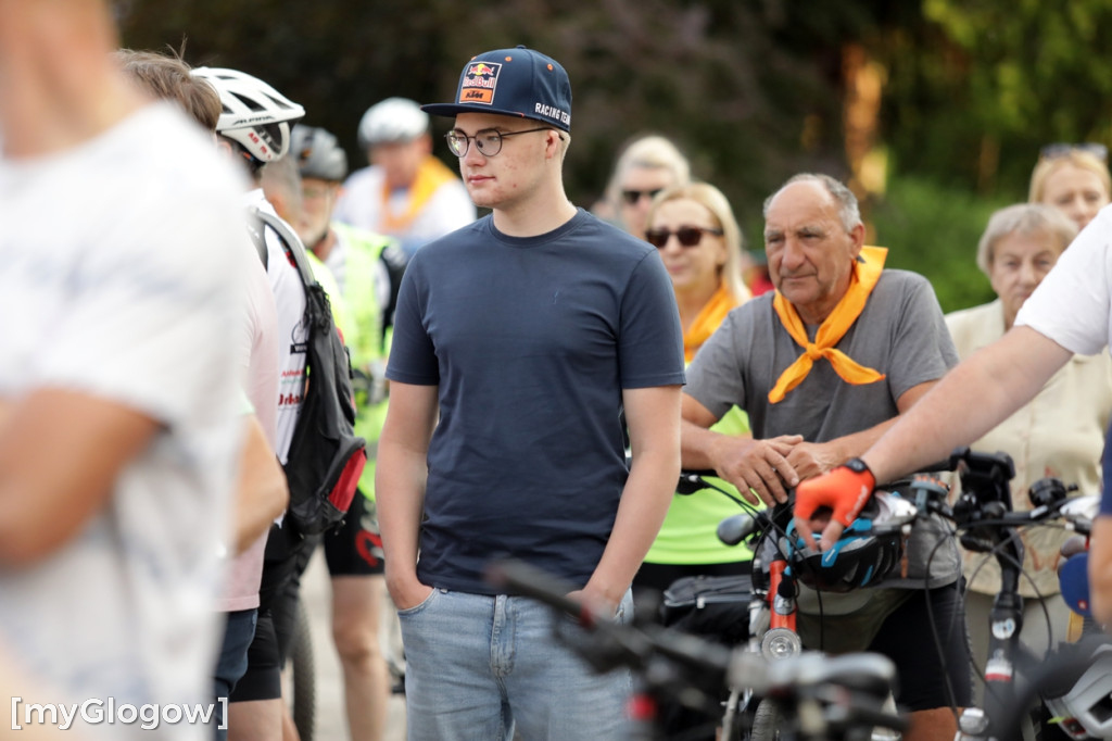 Jadą na rowerach z Głogowa do Częstochowy