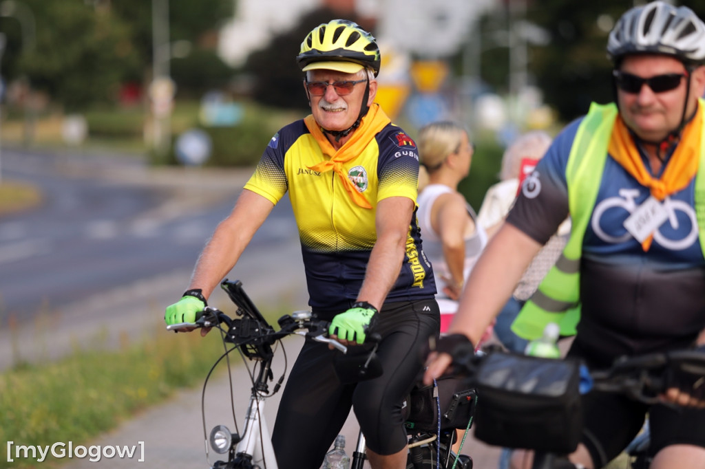 Jadą na rowerach z Głogowa do Częstochowy