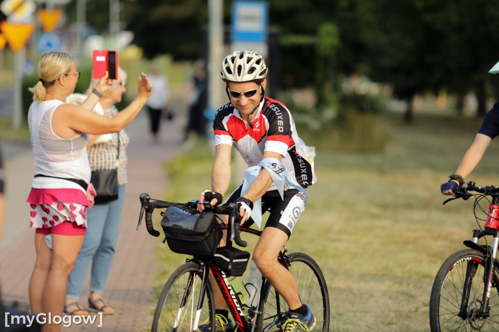 Jadą na rowerach z Głogowa do Częstochowy