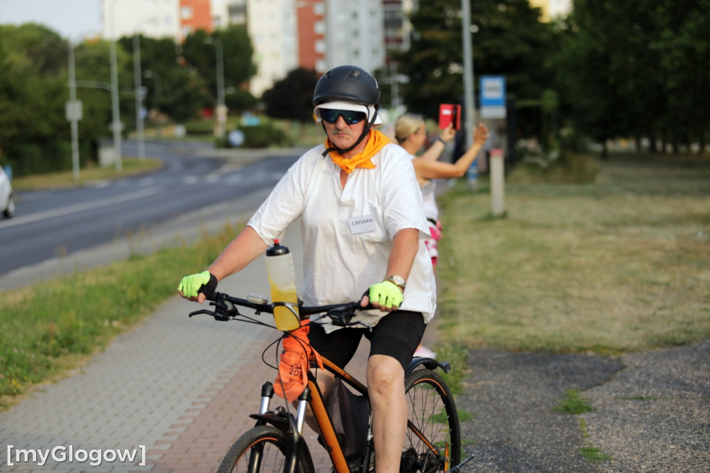 Jadą na rowerach z Głogowa do Częstochowy