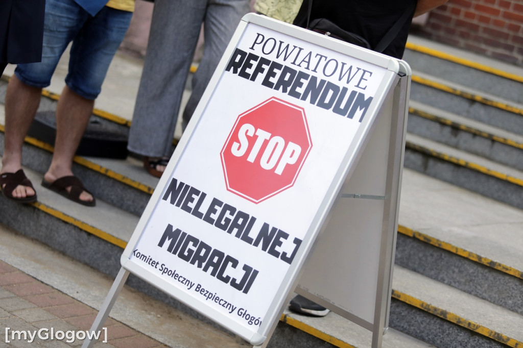 Zebrali podpisy pod referendum