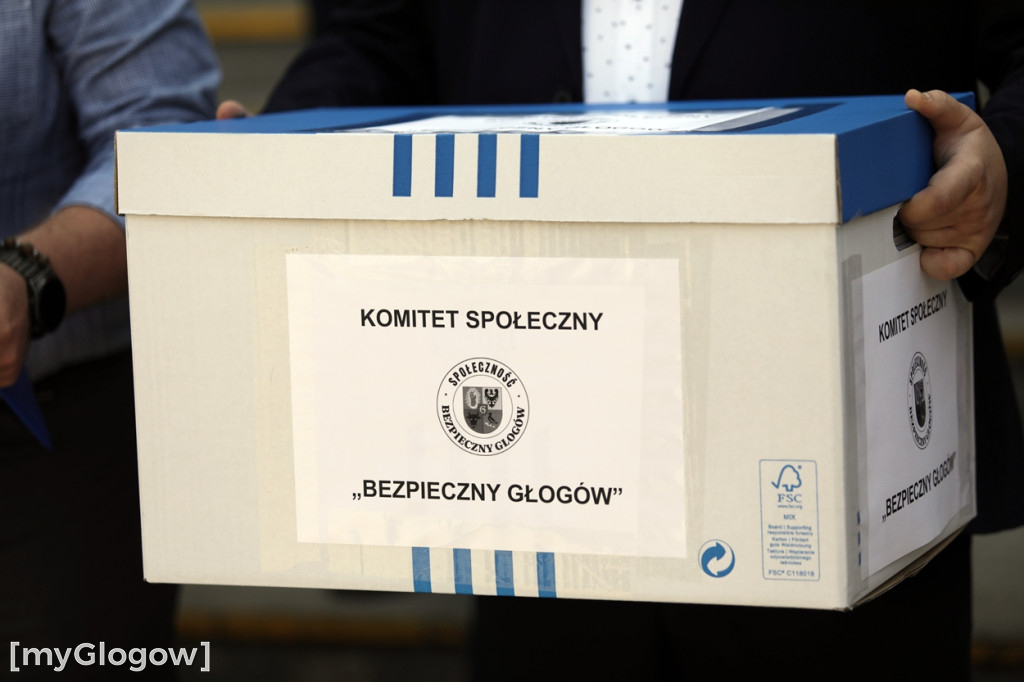 Zebrali podpisy pod referendum
