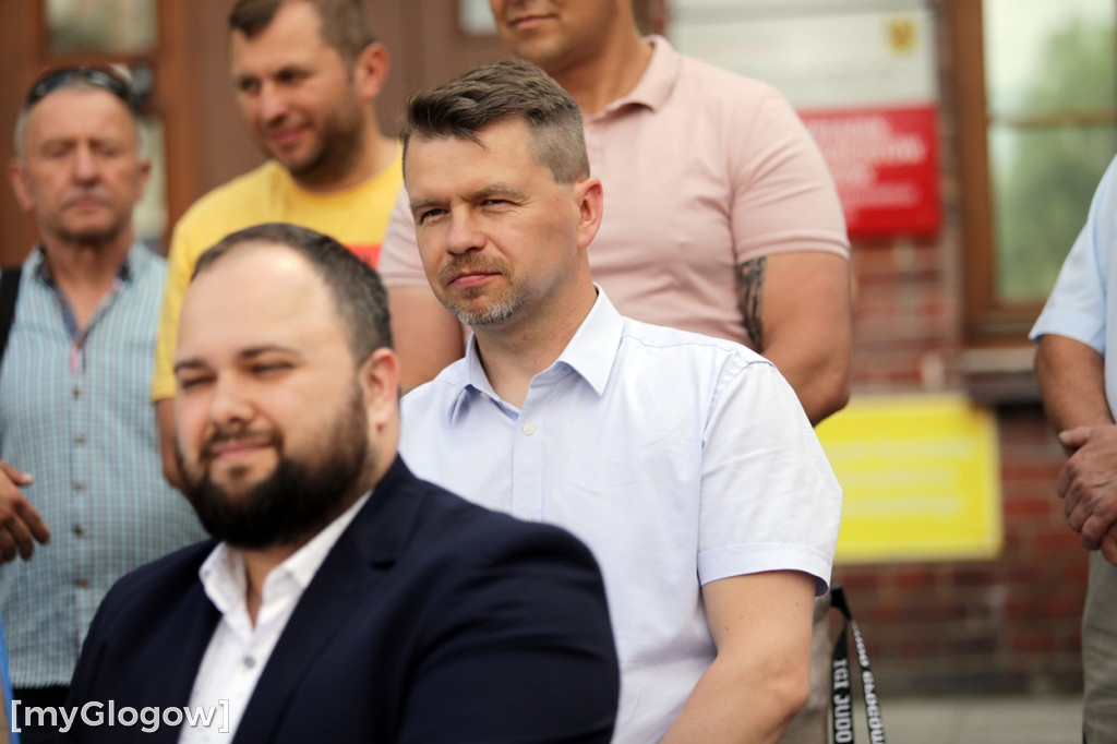 Zebrali podpisy pod referendum