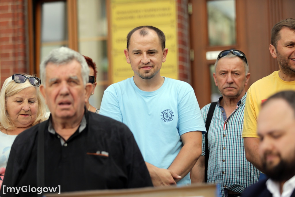 Zebrali podpisy pod referendum