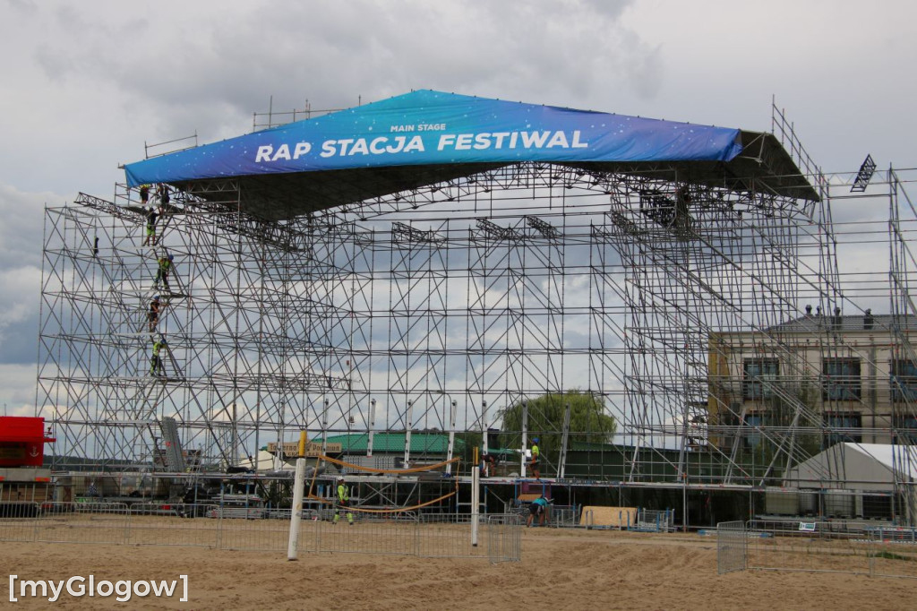 Scena Rap Stacji na ukończeniu