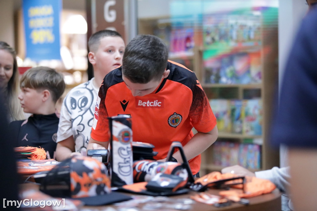 Kibice Chrobrego Głogów opanowali klubowy sklep