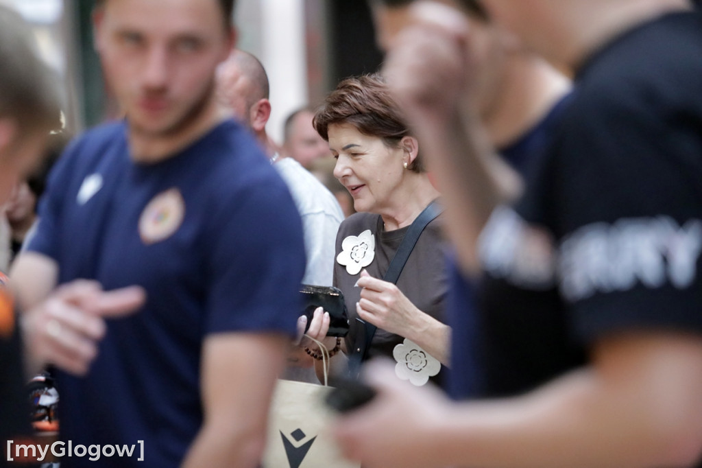 Kibice Chrobrego Głogów opanowali klubowy sklep