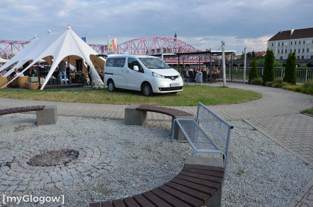 Koncert zespołu Alert RCB na głogowskiej marinie