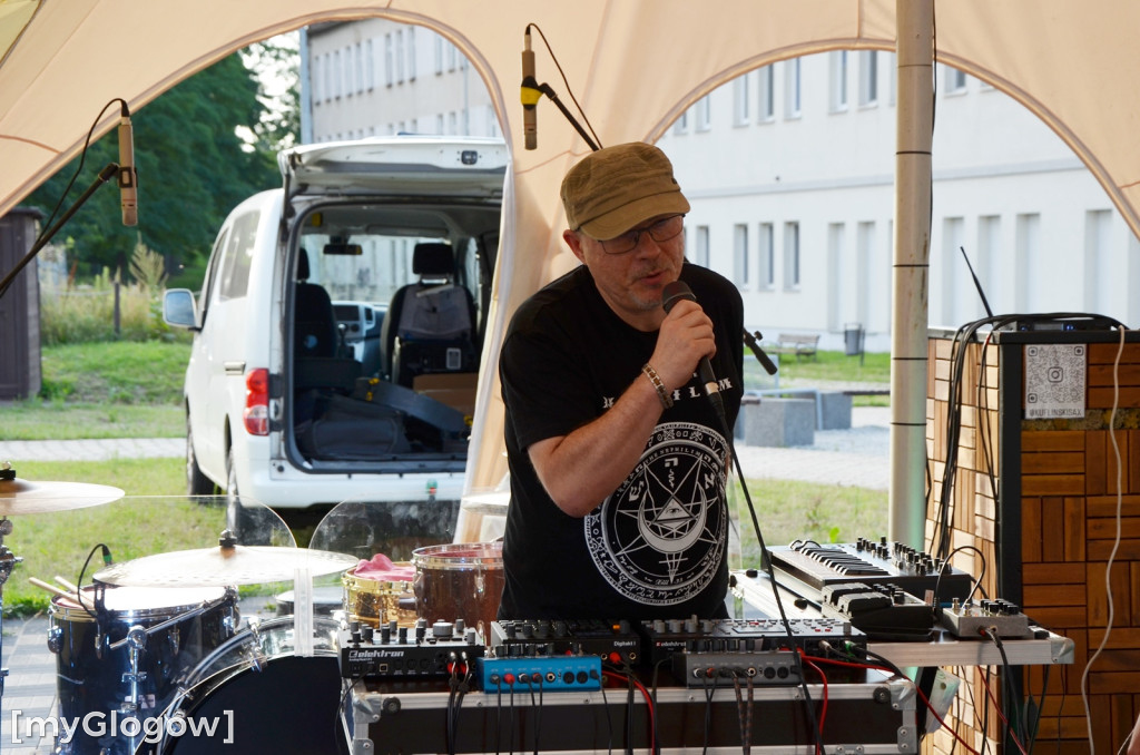 Koncert zespołu Alert RCB na głogowskiej marinie