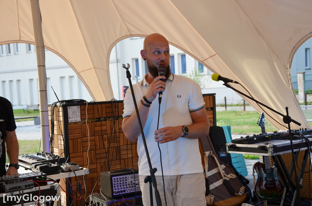 Koncert zespołu Alert RCB na głogowskiej marinie