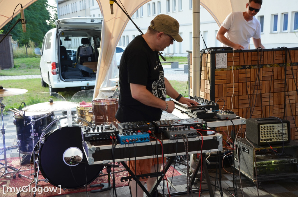 Koncert zespołu Alert RCB na głogowskiej marinie