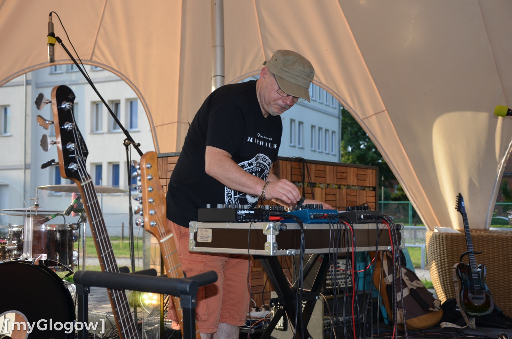 Koncert zespołu Alert RCB na głogowskiej marinie