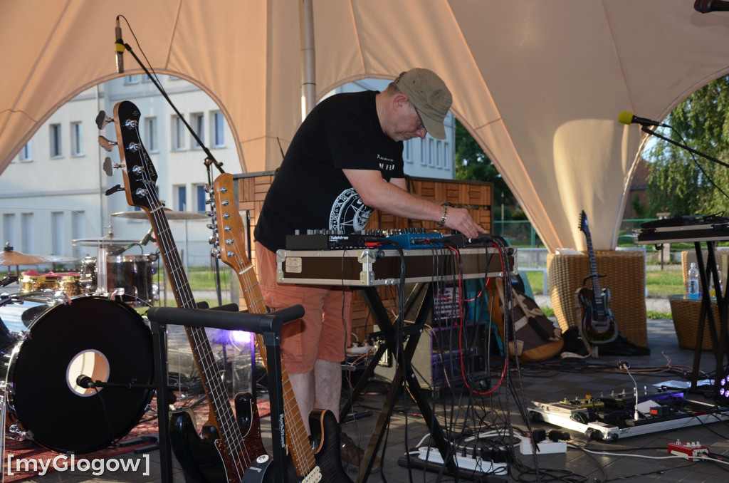 Koncert zespołu Alert RCB na głogowskiej marinie