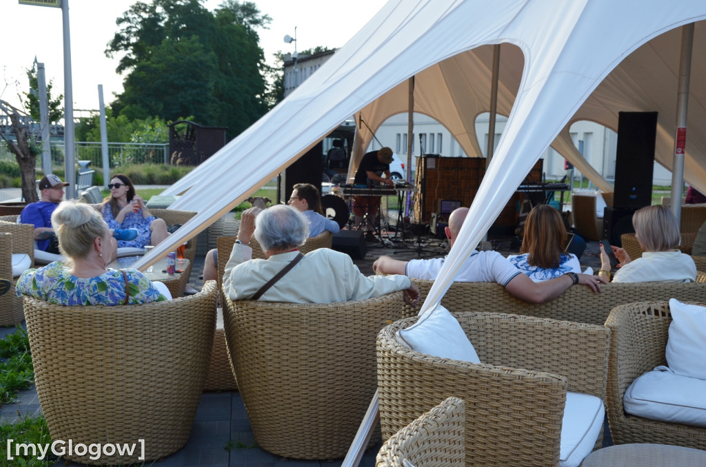Koncert zespołu Alert RCB na głogowskiej marinie