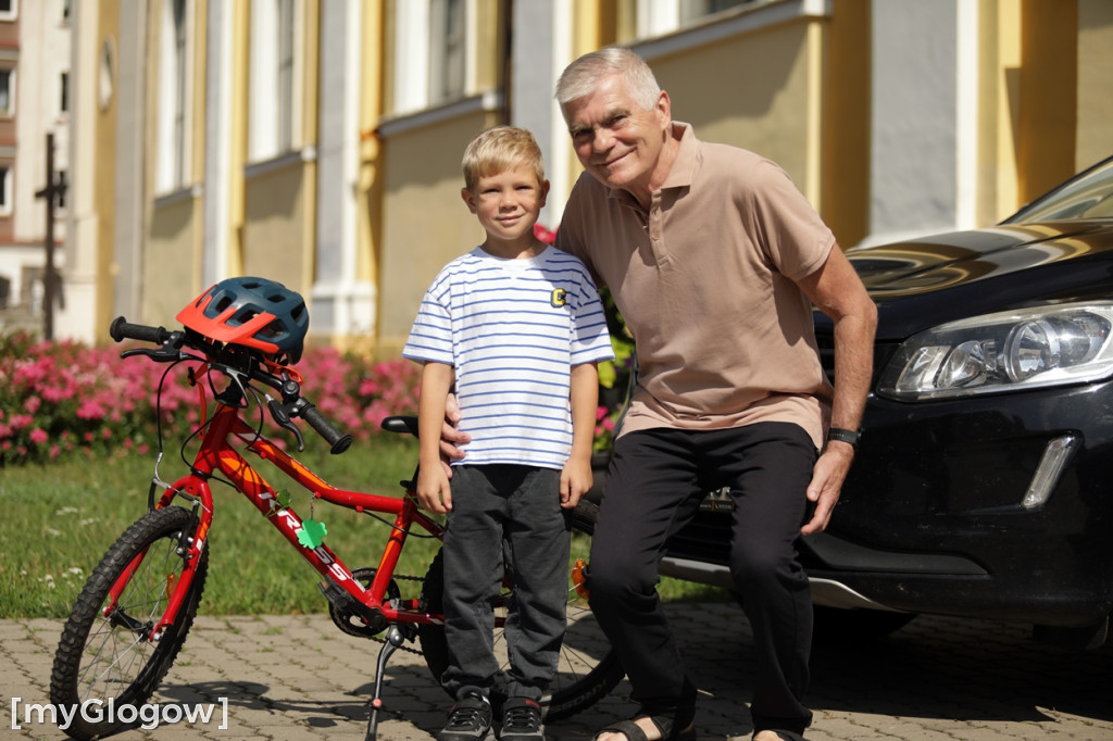 Święcenie pojazdów pod kościołem Bożego Ciała