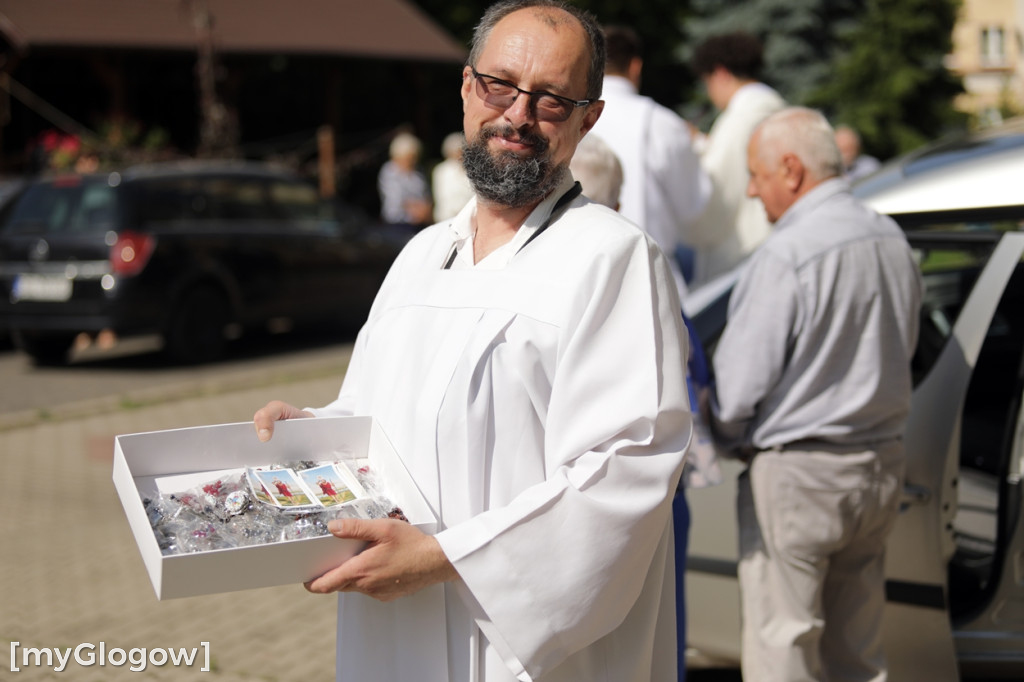Święcenie pojazdów pod kościołem Bożego Ciała