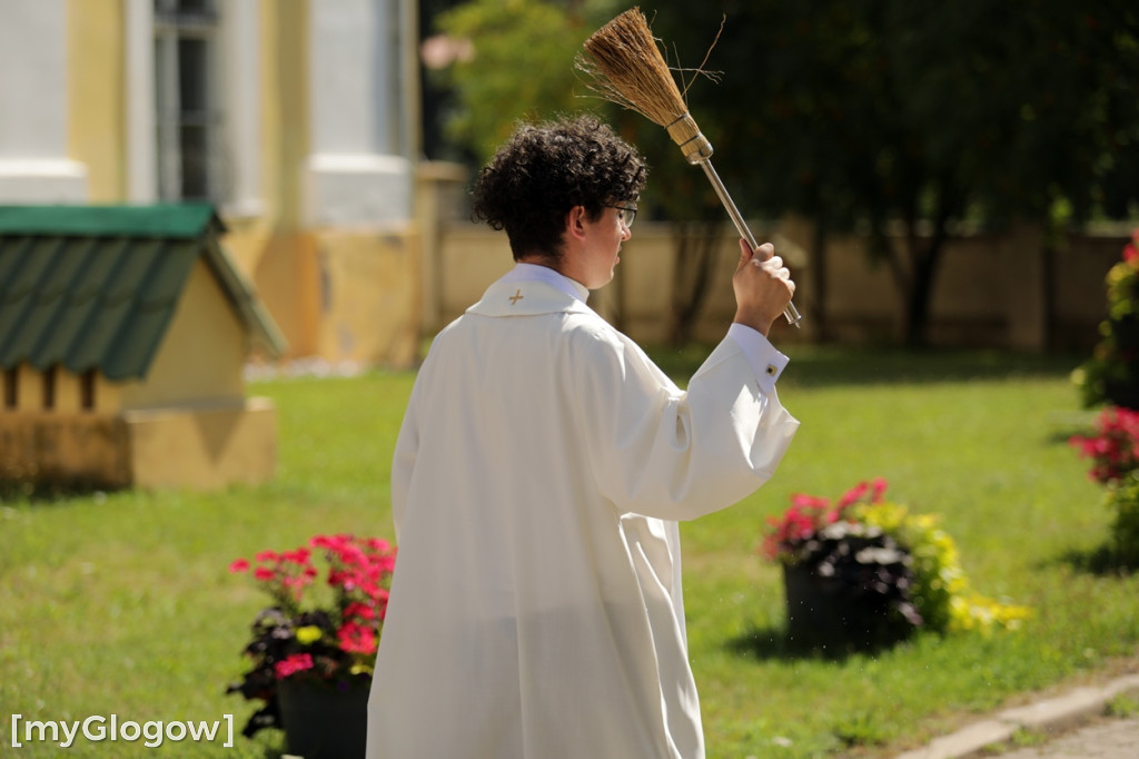 Święcenie pojazdów pod kościołem Bożego Ciała