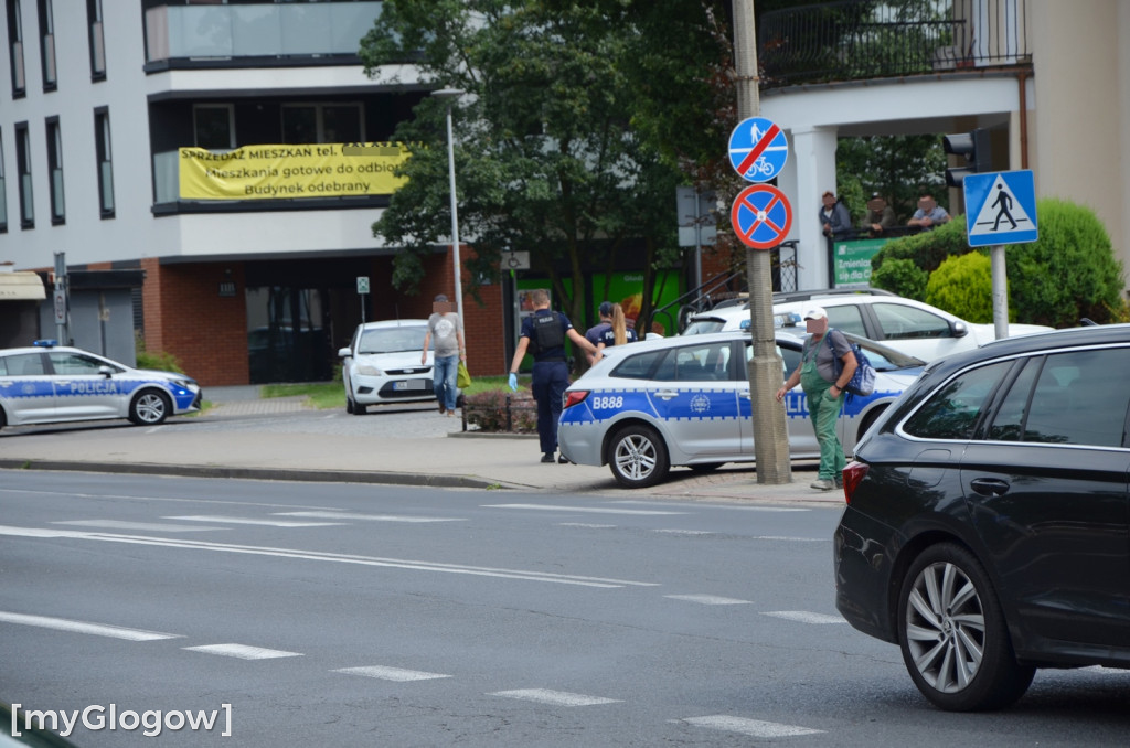 Interwencja policji pod bankiem