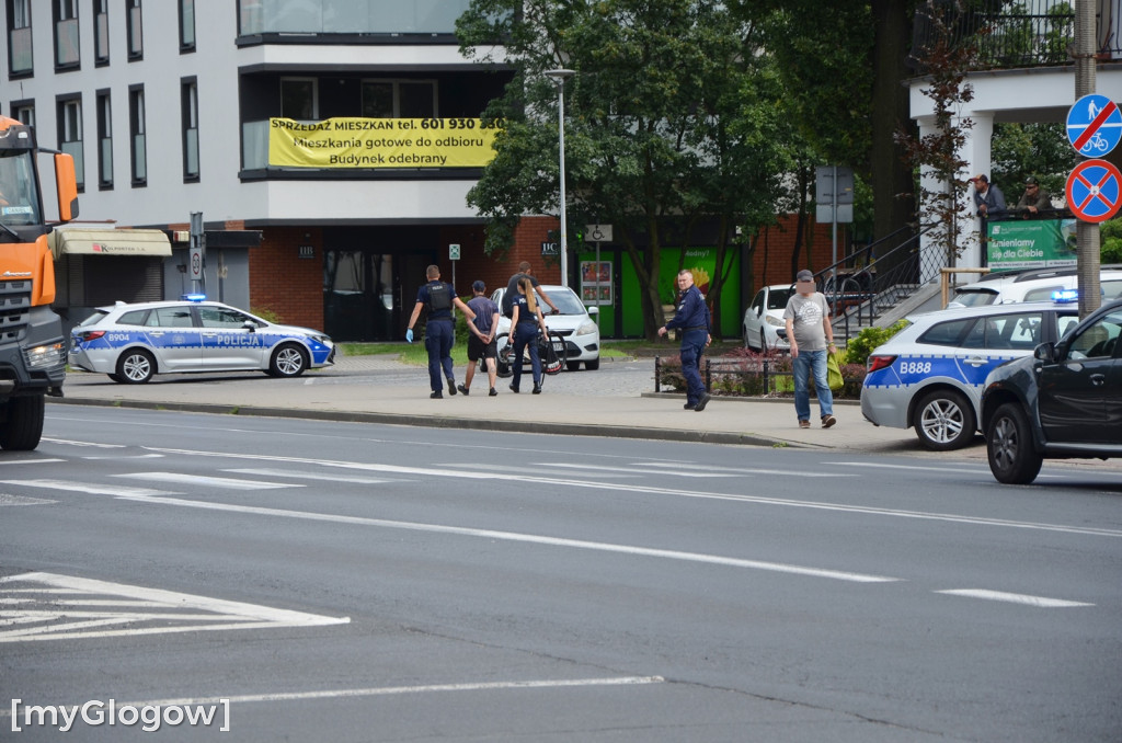 Interwencja policji pod bankiem