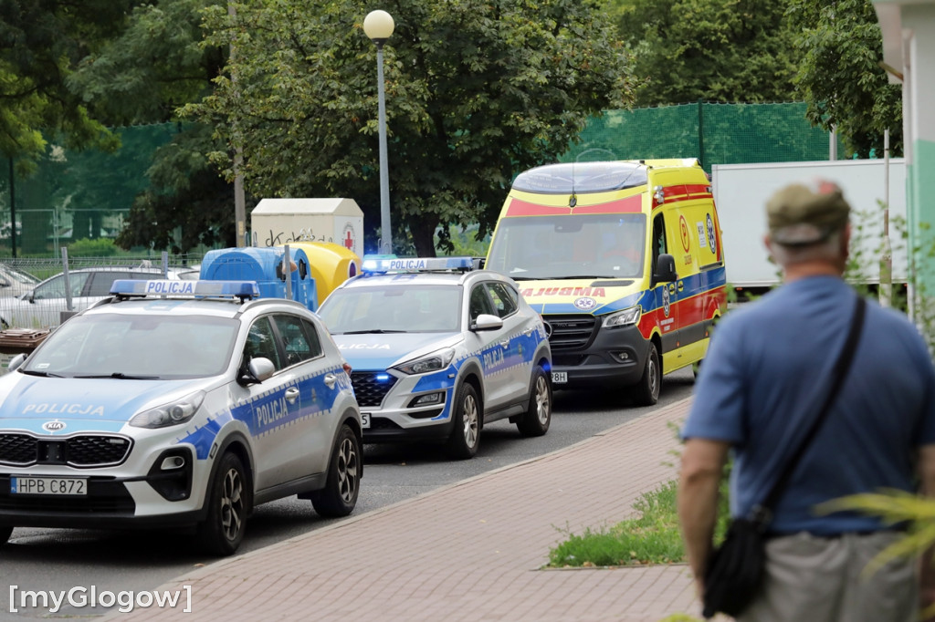 Akcja w Głogowie. Cztery radiowozy i karetka