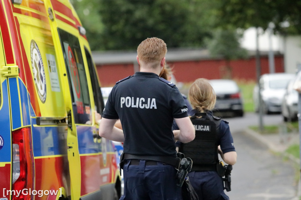 Akcja w Głogowie. Cztery radiowozy i karetka