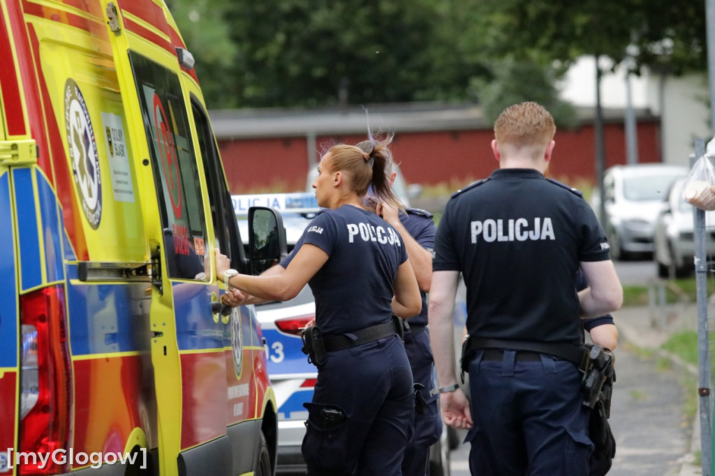 Akcja w Głogowie. Cztery radiowozy i karetka