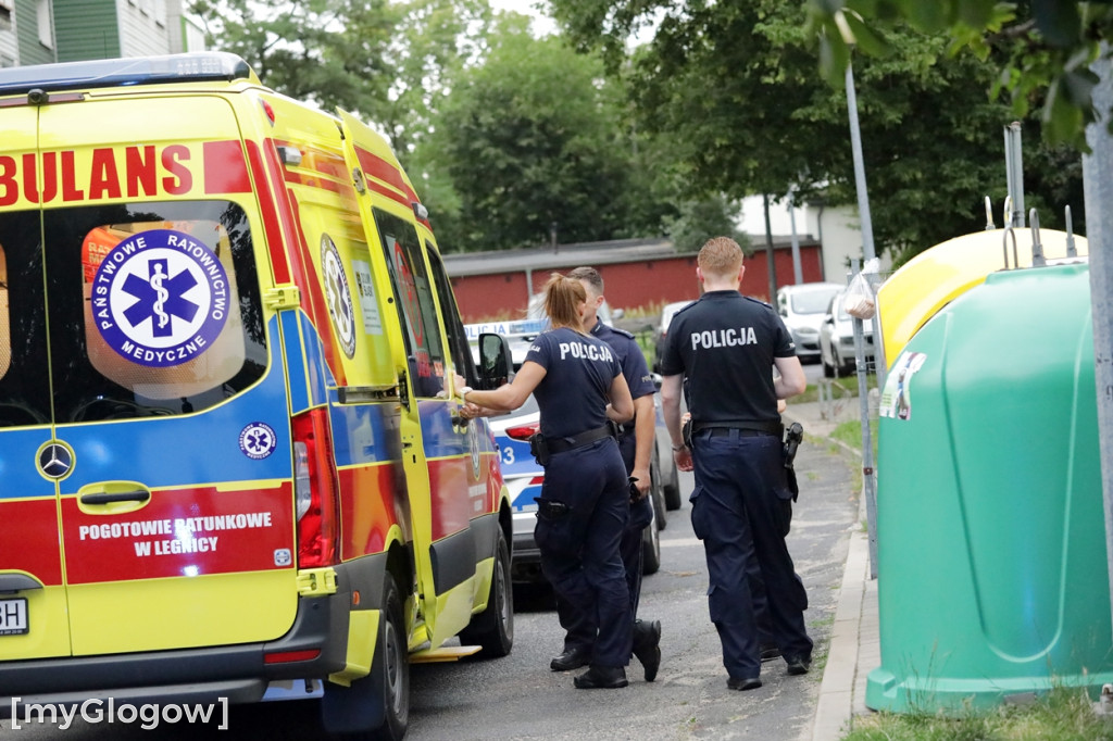 Akcja w Głogowie. Cztery radiowozy i karetka