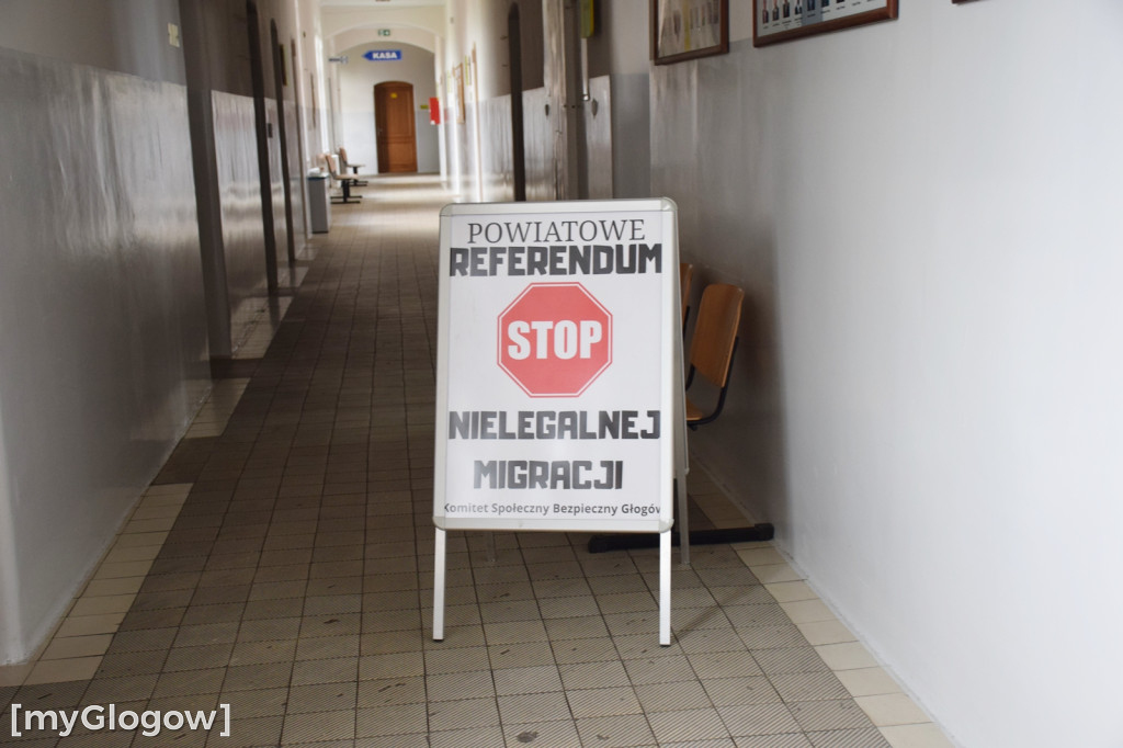 Sesja rady powiatu w sprawie imigrantów