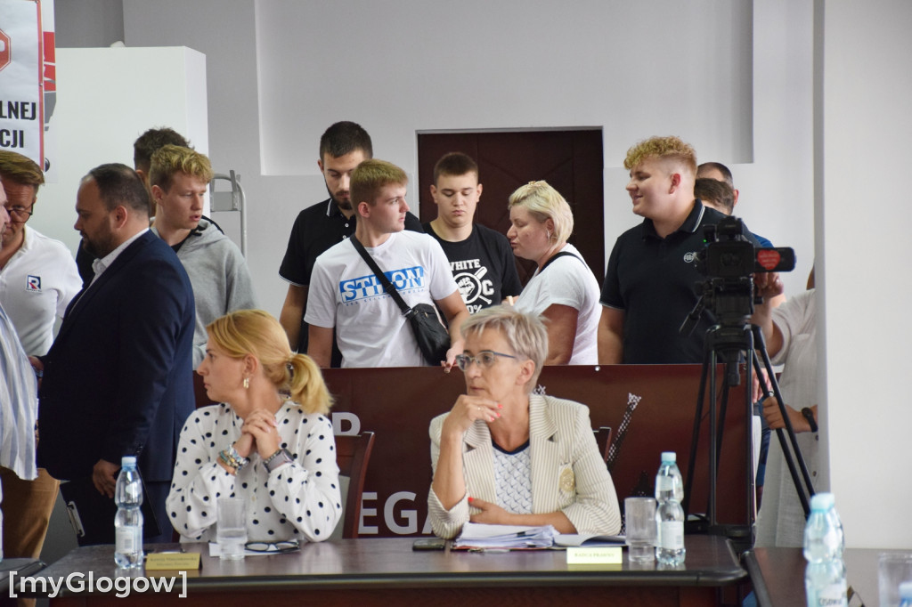 Sesja rady powiatu w sprawie imigrantów
