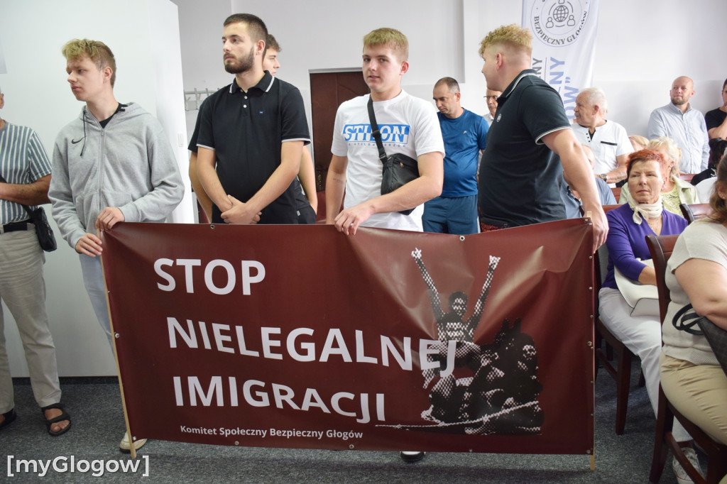 Sesja rady powiatu w sprawie imigrantów