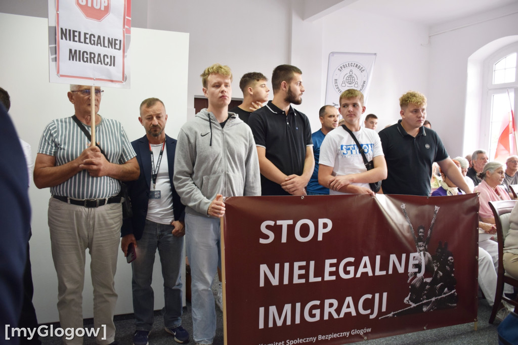 Sesja rady powiatu w sprawie imigrantów