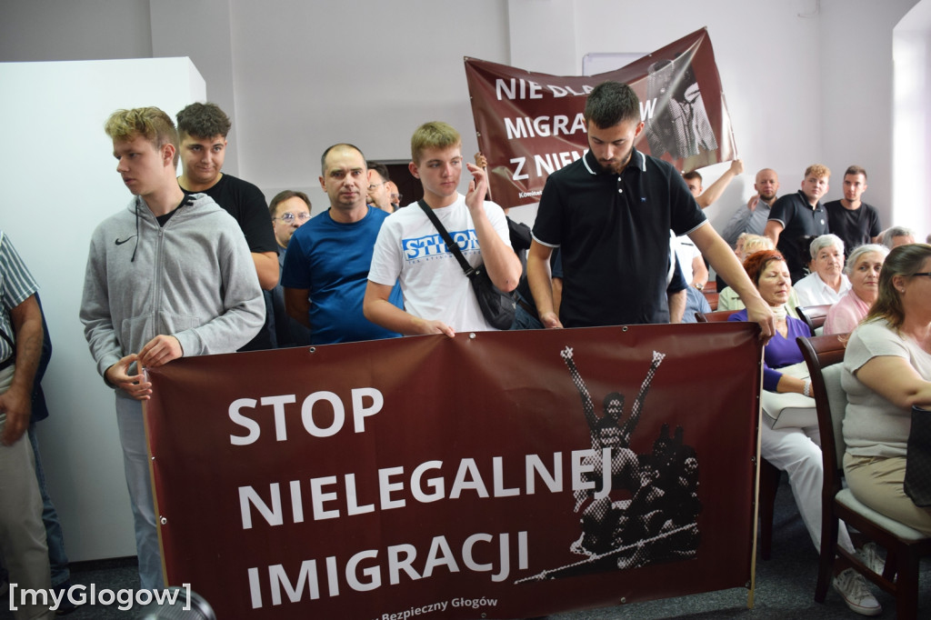 Sesja rady powiatu w sprawie imigrantów