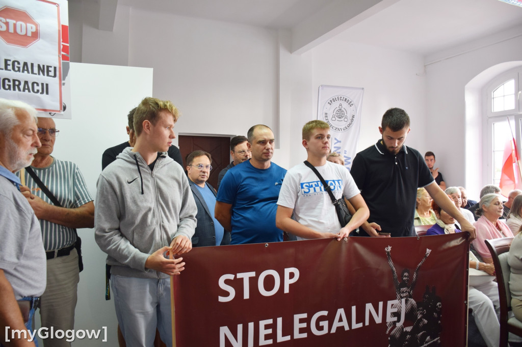 Sesja rady powiatu w sprawie imigrantów