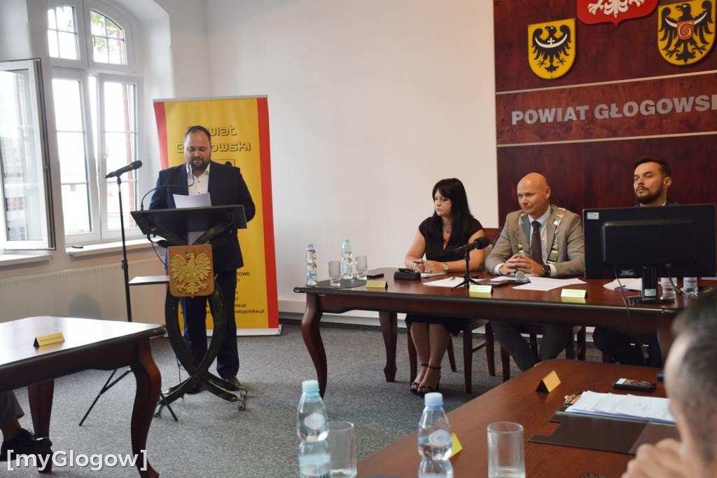 Sesja rady powiatu w sprawie imigrantów