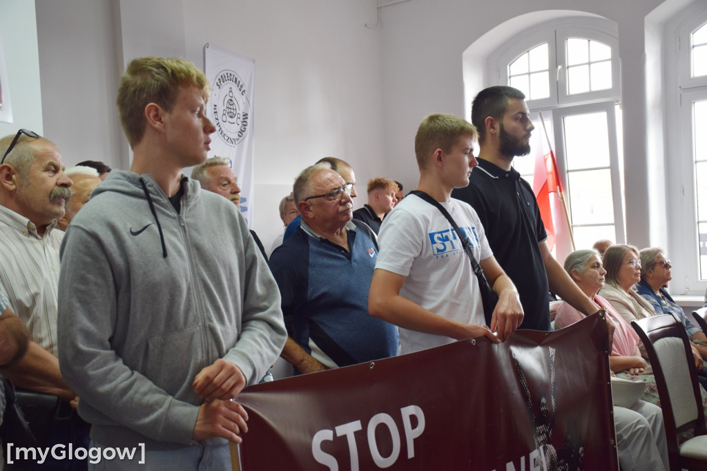 Sesja rady powiatu w sprawie imigrantów